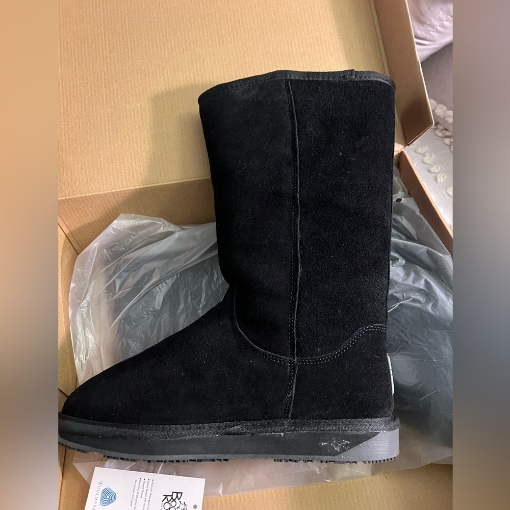 Women’s black suede boots
